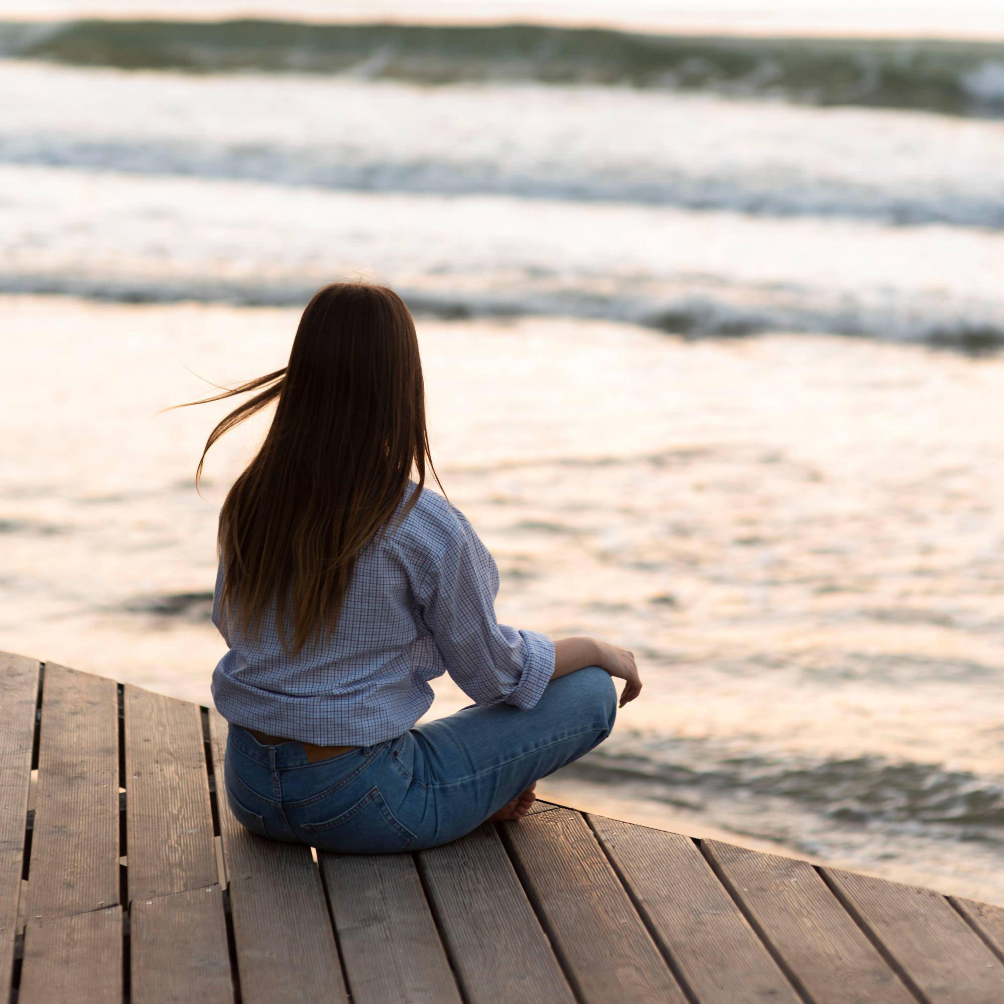 Mindfulness sammenlignet med metakognitiv terapi. Opmærksomhedstræning istedet for meditation. At ændre forholdet til sine tanker ved at være mere metabevidst.